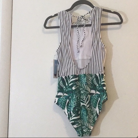 Cupshe swimsuit - Picture 2 of 4